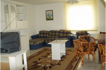 Węgry Privát Hernádszurdok, Zewnątrz